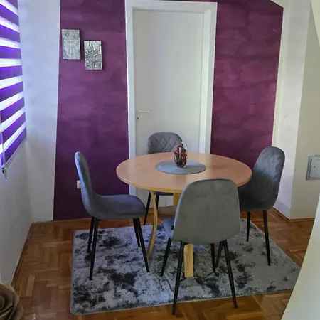 Aleksandar Apartman *